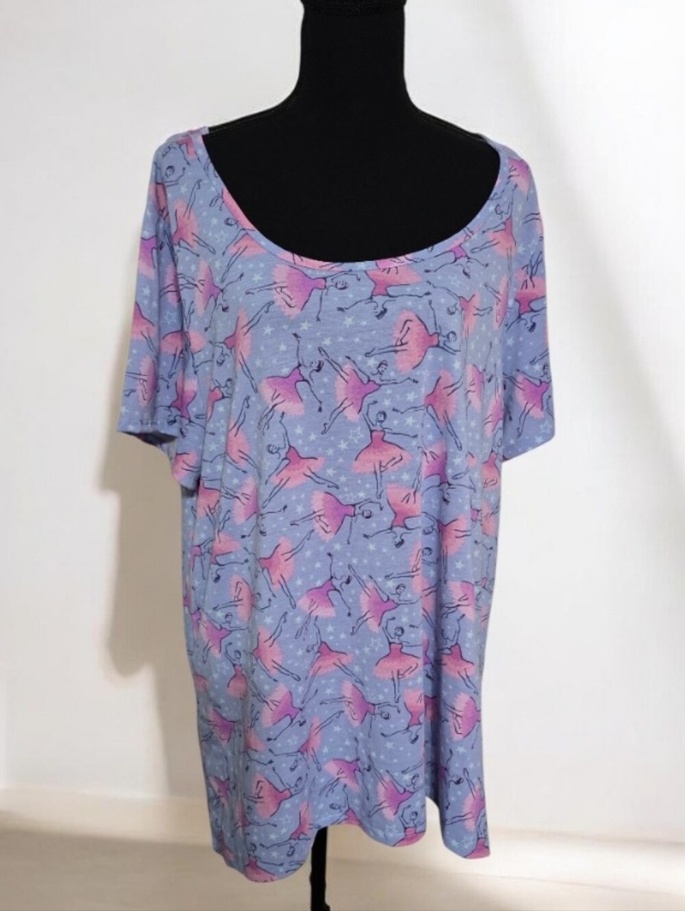#A56 Lularoe Lavender Ballerina Print Scoop Neck Tee